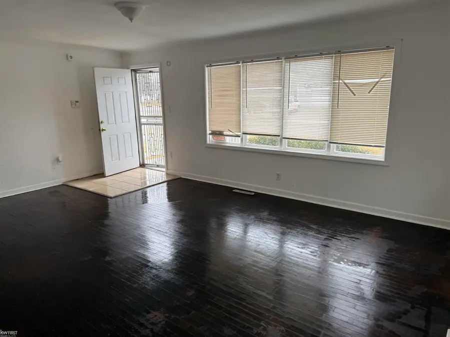 4126 Circle DR, Flint, MI 48507 - #2