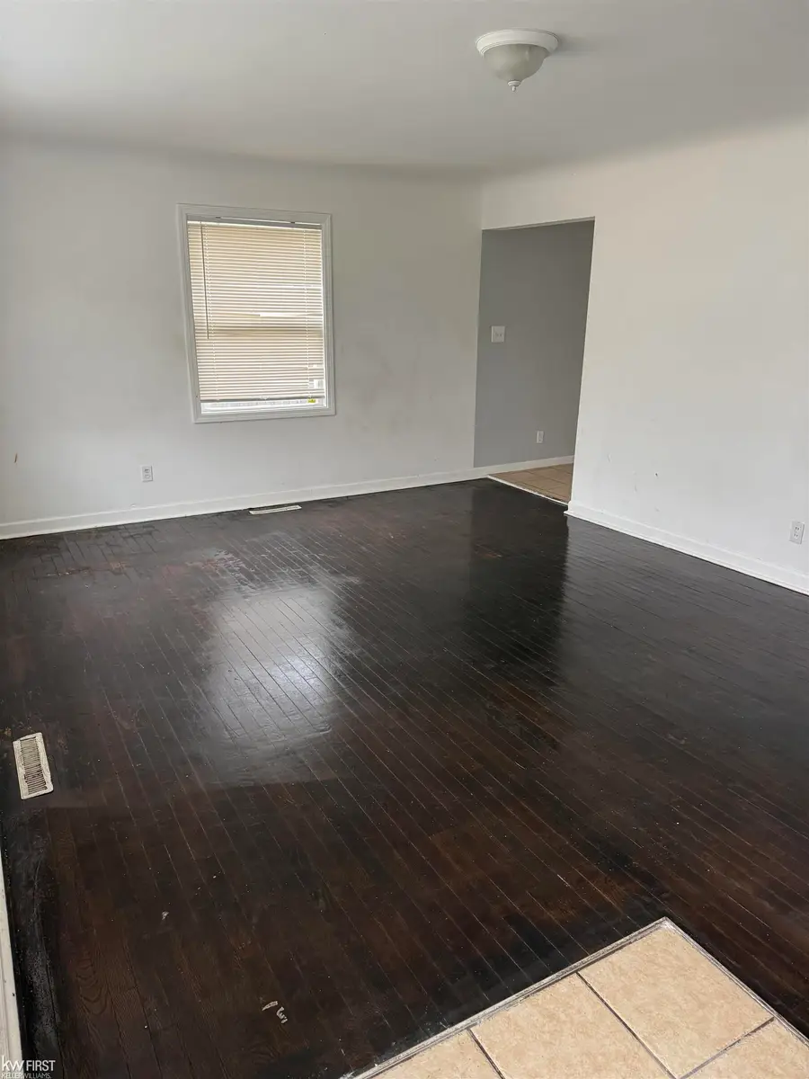 4126 Circle DR, Flint, MI 48507 - #3