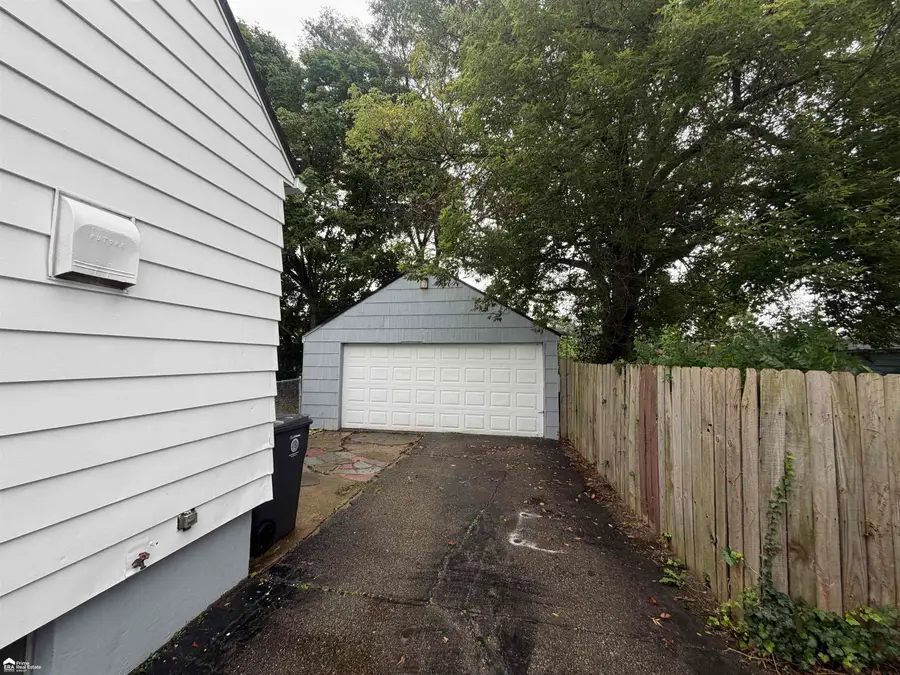 3513 Yale ST, Flint, MI 48503 - #2