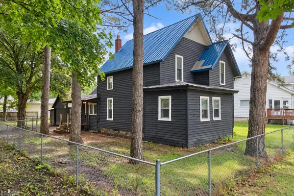 830 Wilkinson ST, Owosso, MI 48867