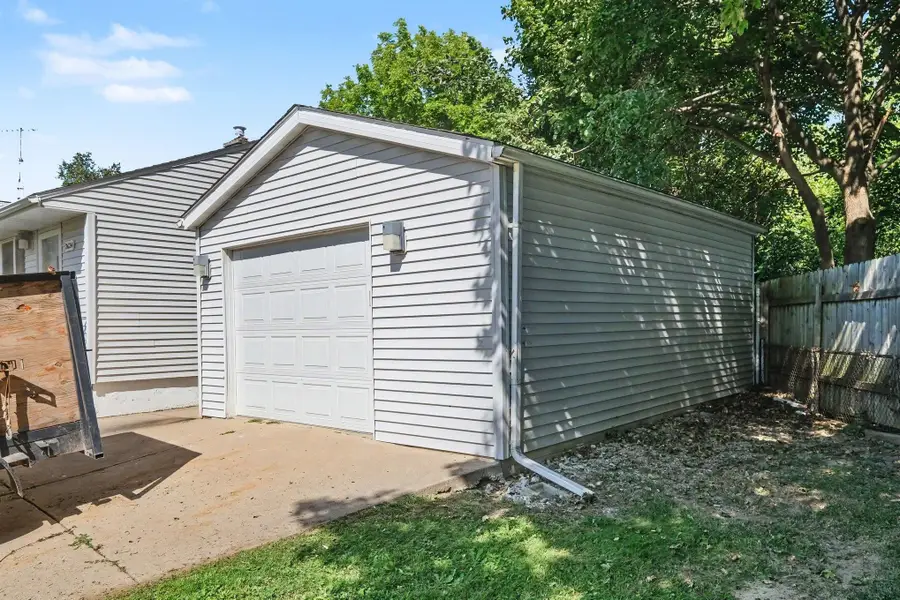 2624 Chicago BLVD, Flint, MI 48503 - #3