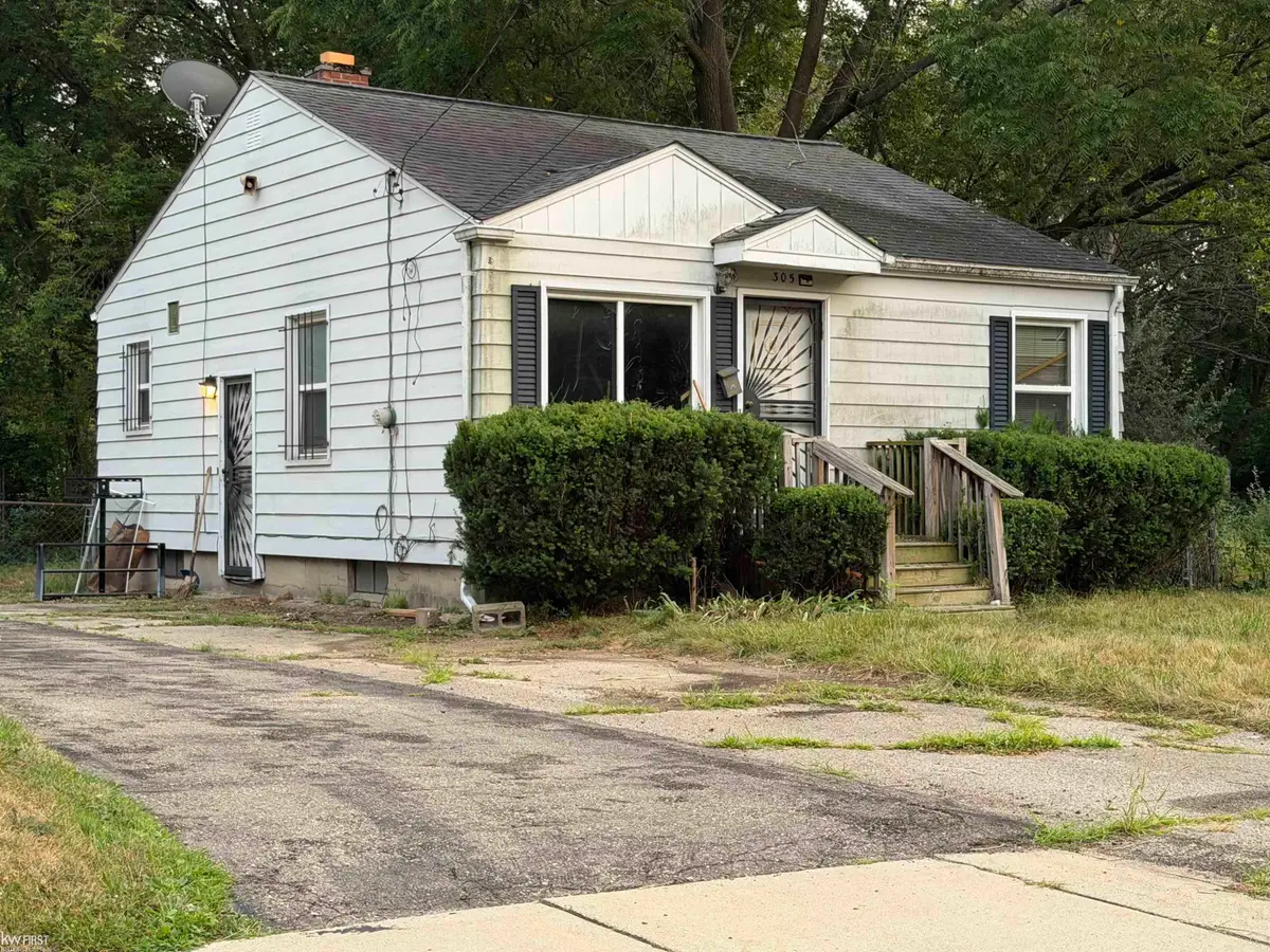 305 W Eldridge AVE, Flint, MI 48505 - #1