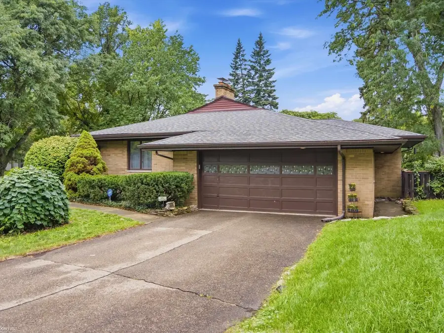 3006 Hawthorne DR, Flint, MI 48503 - #2
