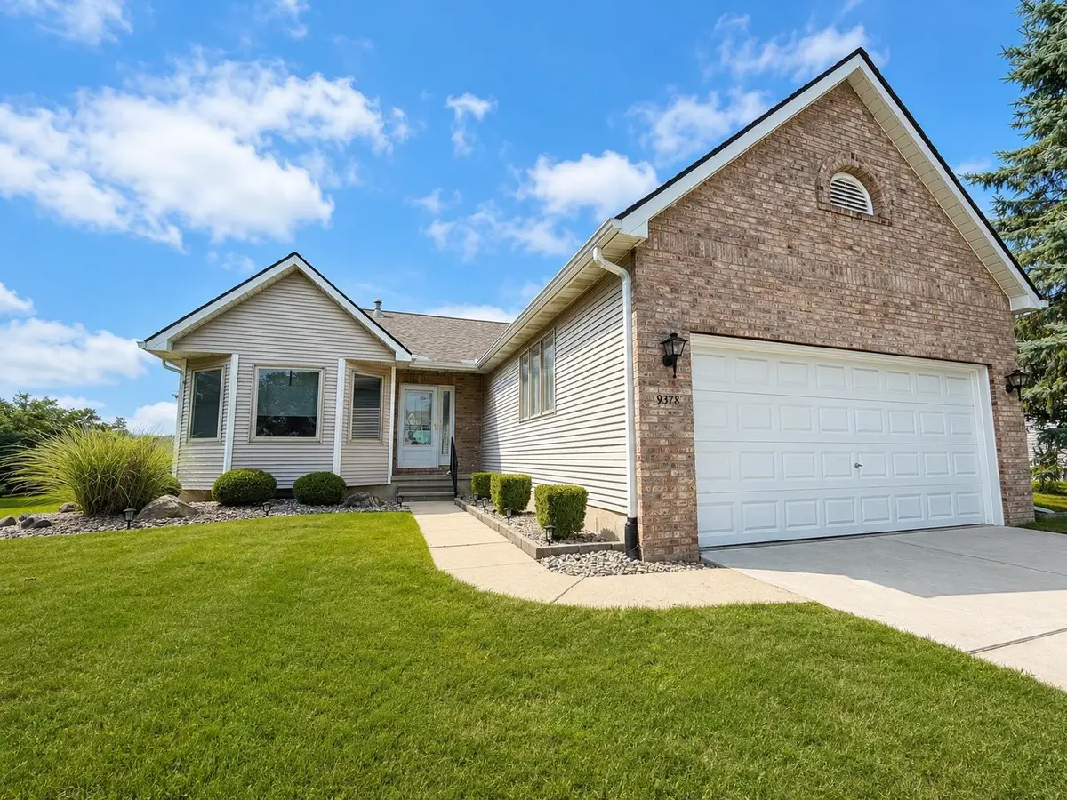 9378 Rayna DR, Davison, MI 48423 - #1