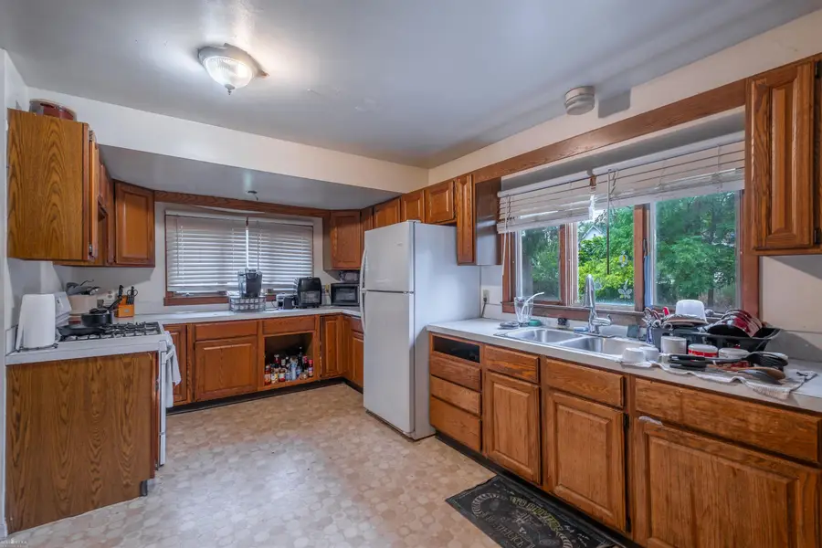 820 E Main ST, Owosso, MI 48867 - #2
