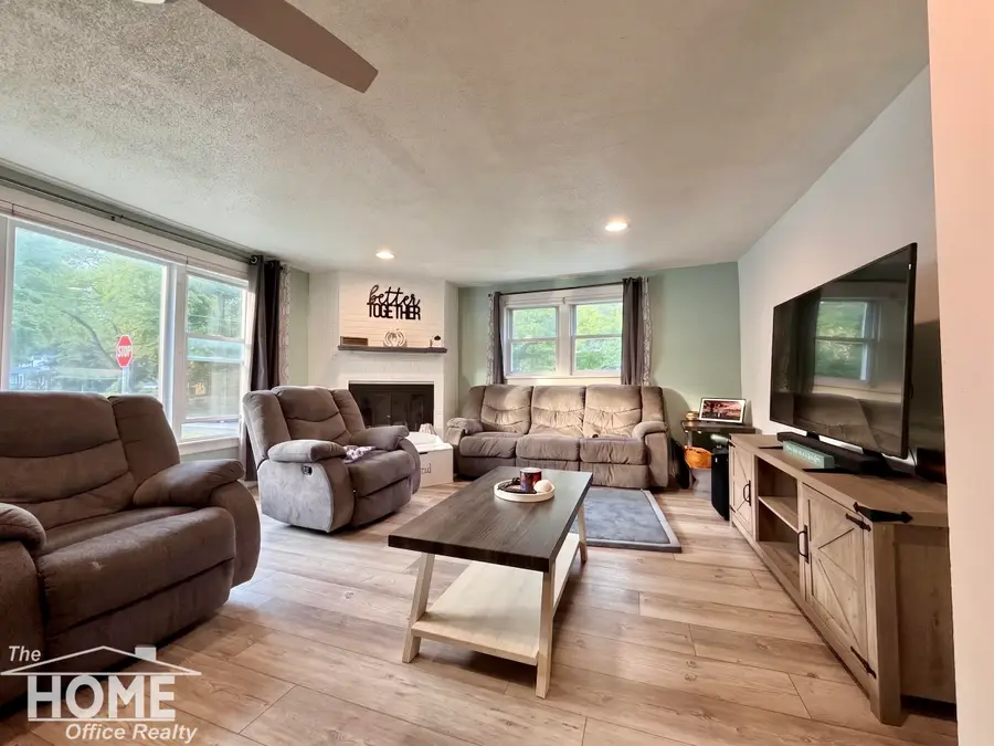 226 N Chapman ST, Chesaning, MI 48616 - #2