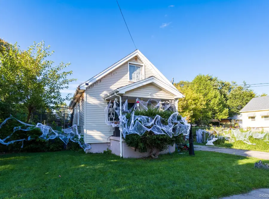 1497 Connell ST, Burton, MI 48529 - #2
