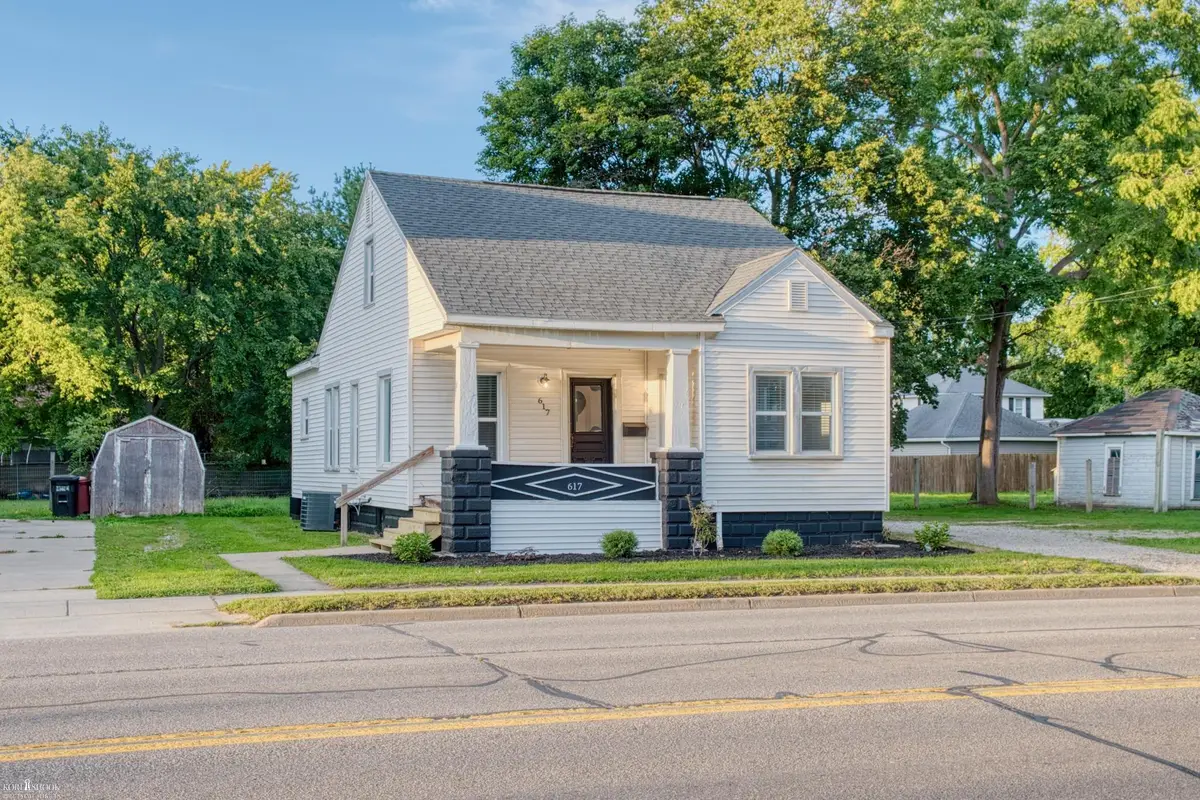 617 E Main ST, Owosso, MI 48867 - #1