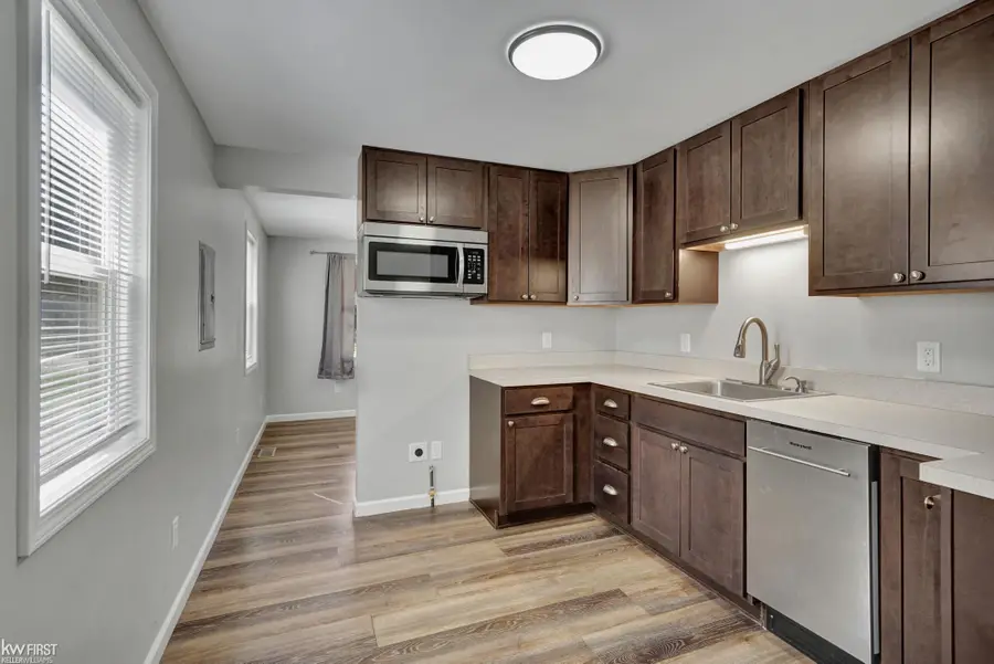 1399 Wells ST, Burton, MI 48529 - #2