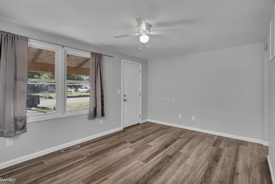 1399 Wells ST, Burton, MI 48529 - #3