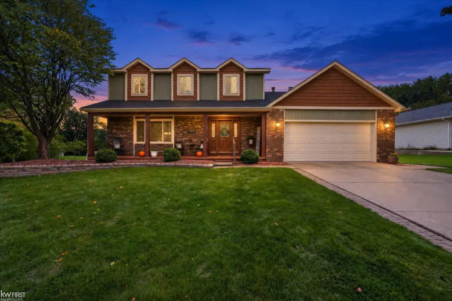 1269 Lake Valley DR, Fenton, MI 48430 - #2
