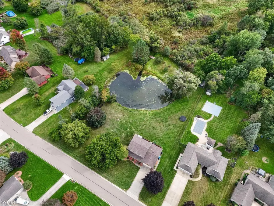 1269 Lake Valley DR, Fenton, MI 48430 - #3