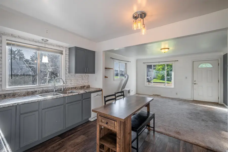 3259 Berent ST, Burton, MI 48529 - #2