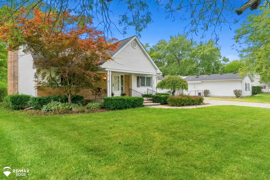 314 Cedarwood DR, Flushing, MI 48433 - #3