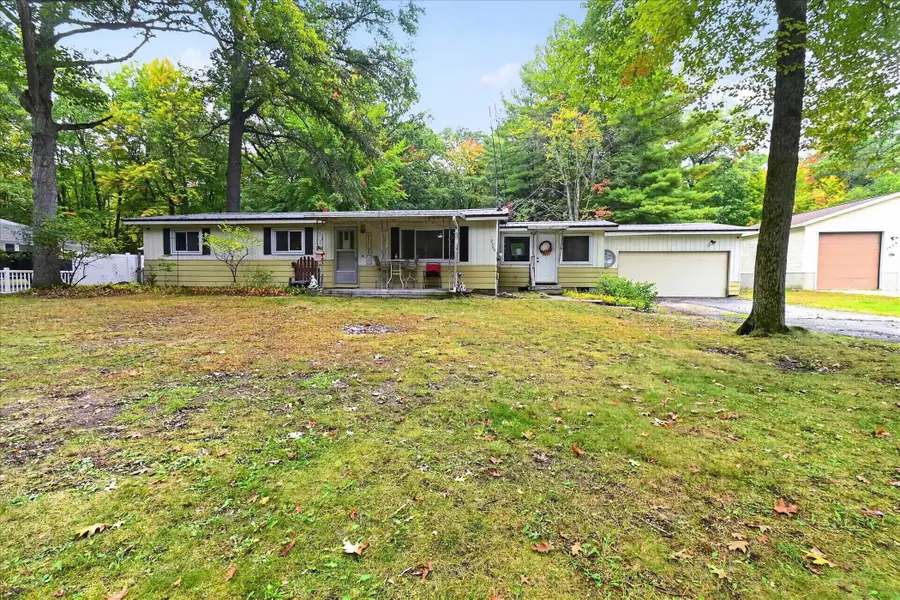 2504 Smith ST, Sanford, MI 48657 - #2