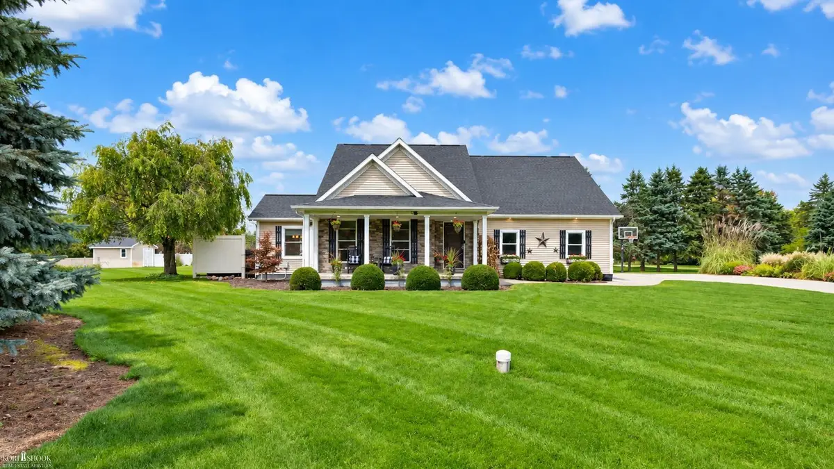 940 Marguerite DR, Owosso, MI 48867 - #1
