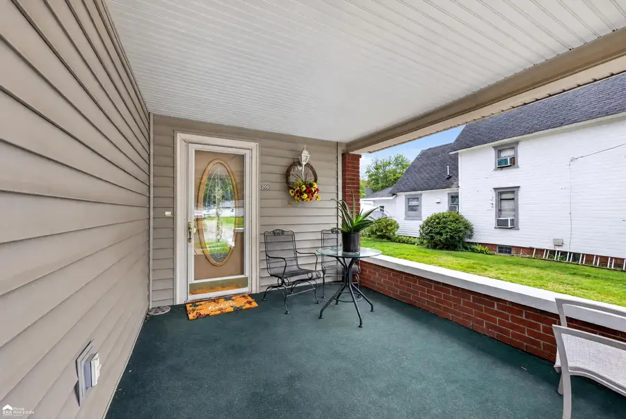 206 N Marquette ST, Durand, MI 48429 - #2