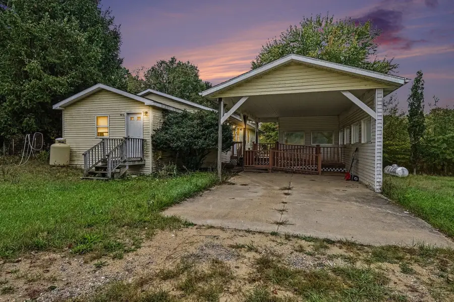 10505 E Hayes RD, Ashley, MI 48806 - #3