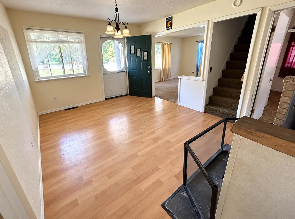 206 S Quarterline RD, Ashley, MI 48806 - #1