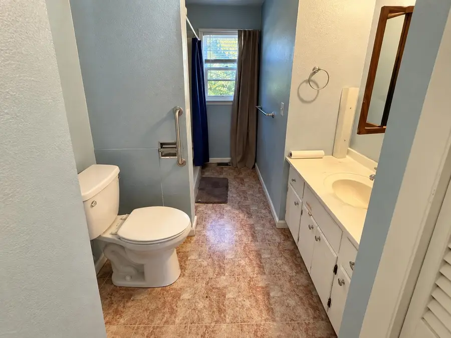 206 S Quarterline RD, Ashley, MI 48806 - #3