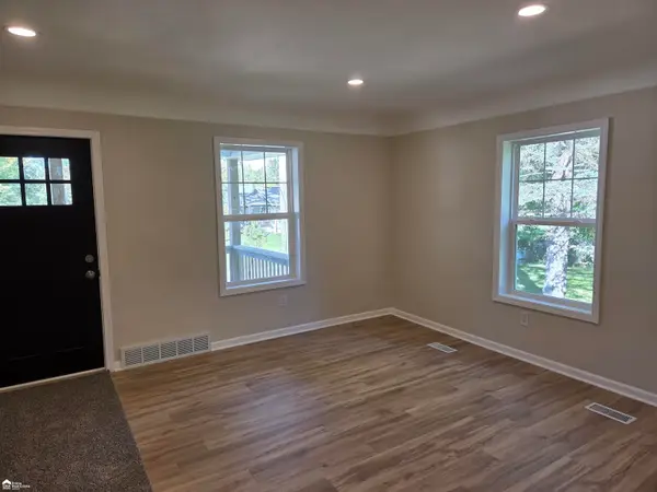 906 Maple ST, MtMorris, MI 48458