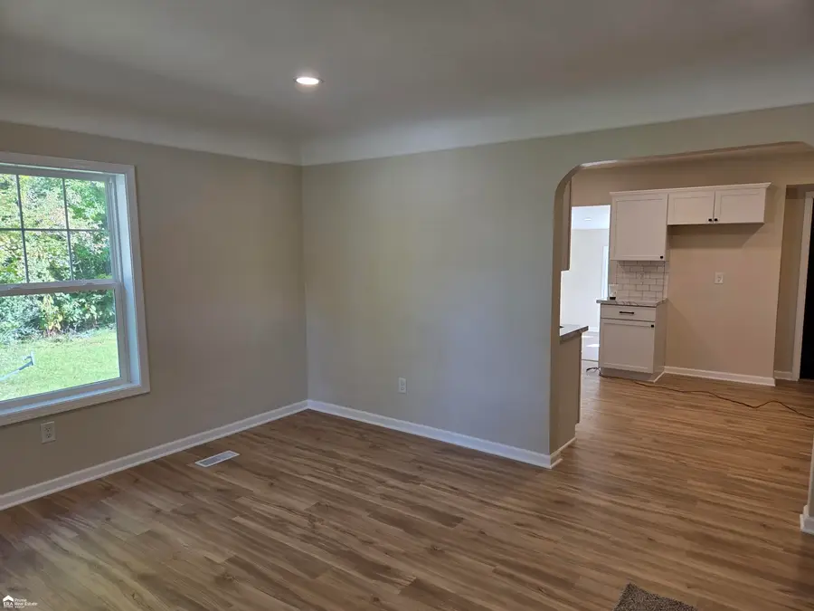 906 Maple ST, Mount Morris, MI 48458 - #2