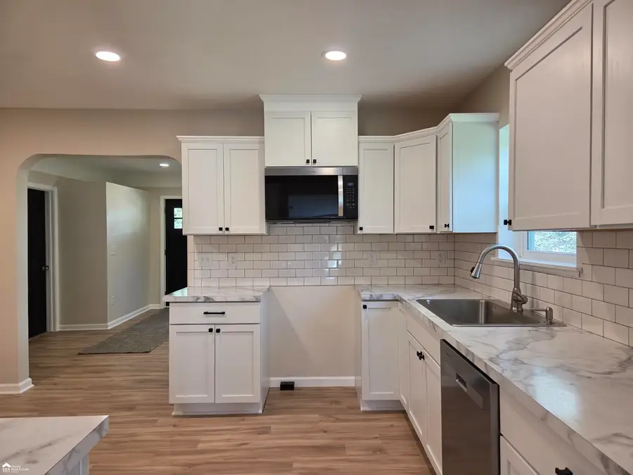 906 Maple ST, Mount Morris, MI 48458 - #3