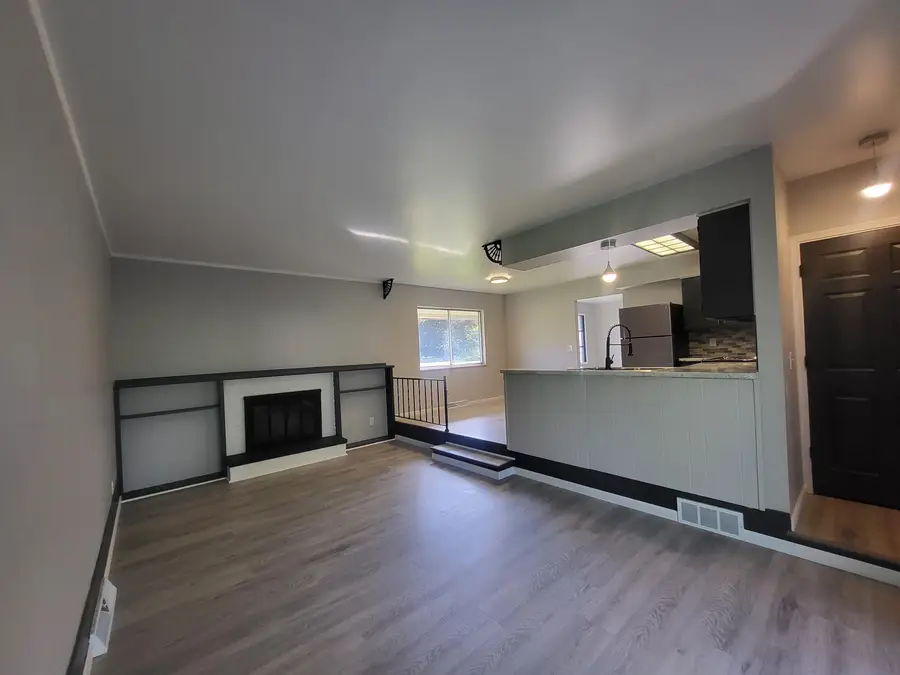 7070 Hickory ST, Flushing, MI 48433 - #2