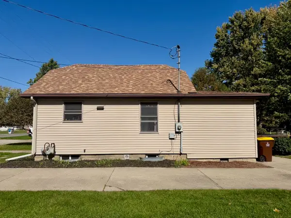 433 S Line, Chesaning, MI 48616