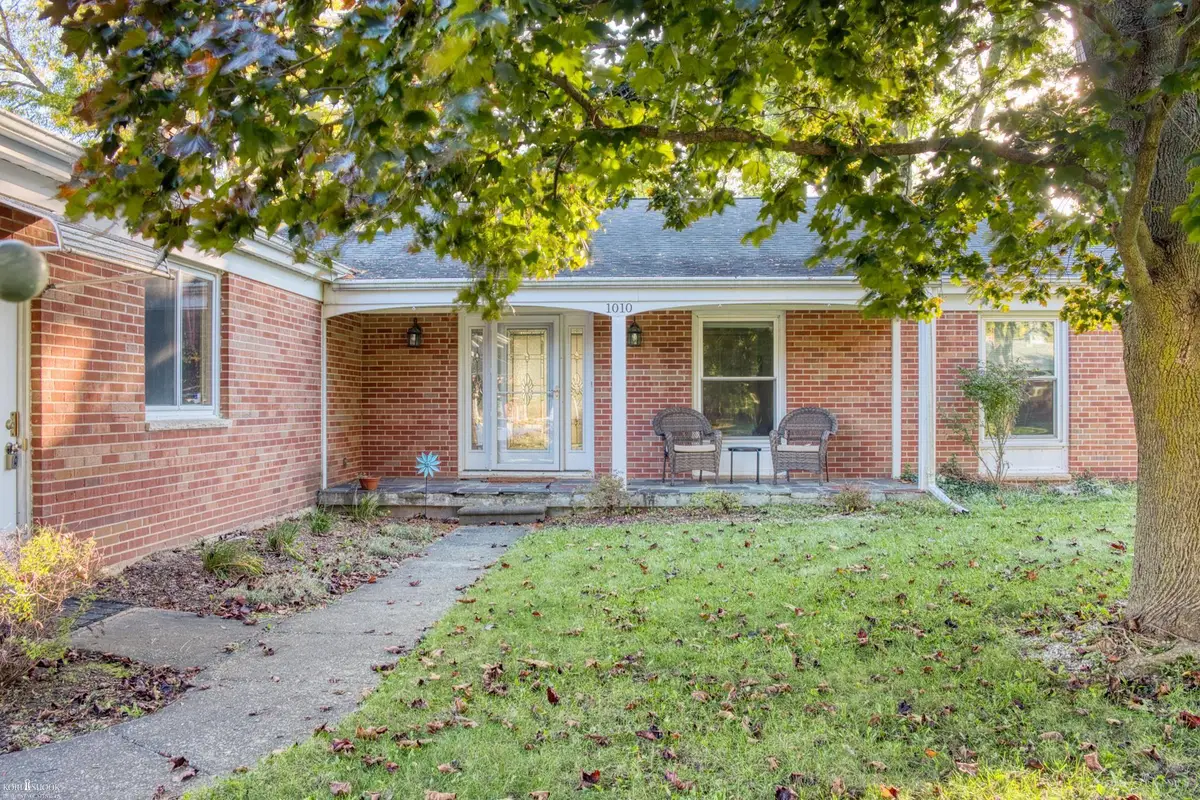 1010 Meadow DR, Owosso, MI 48867 - #1