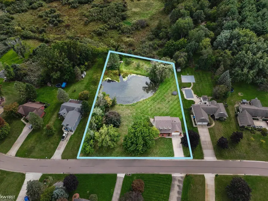 1269 Lake Valley DR, Fenton, MI 48430 - #2