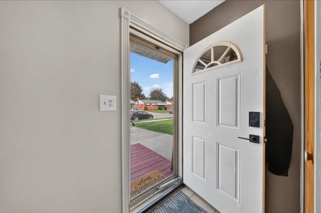 29547 Brown CT, Garden City, MI 48135 - #1