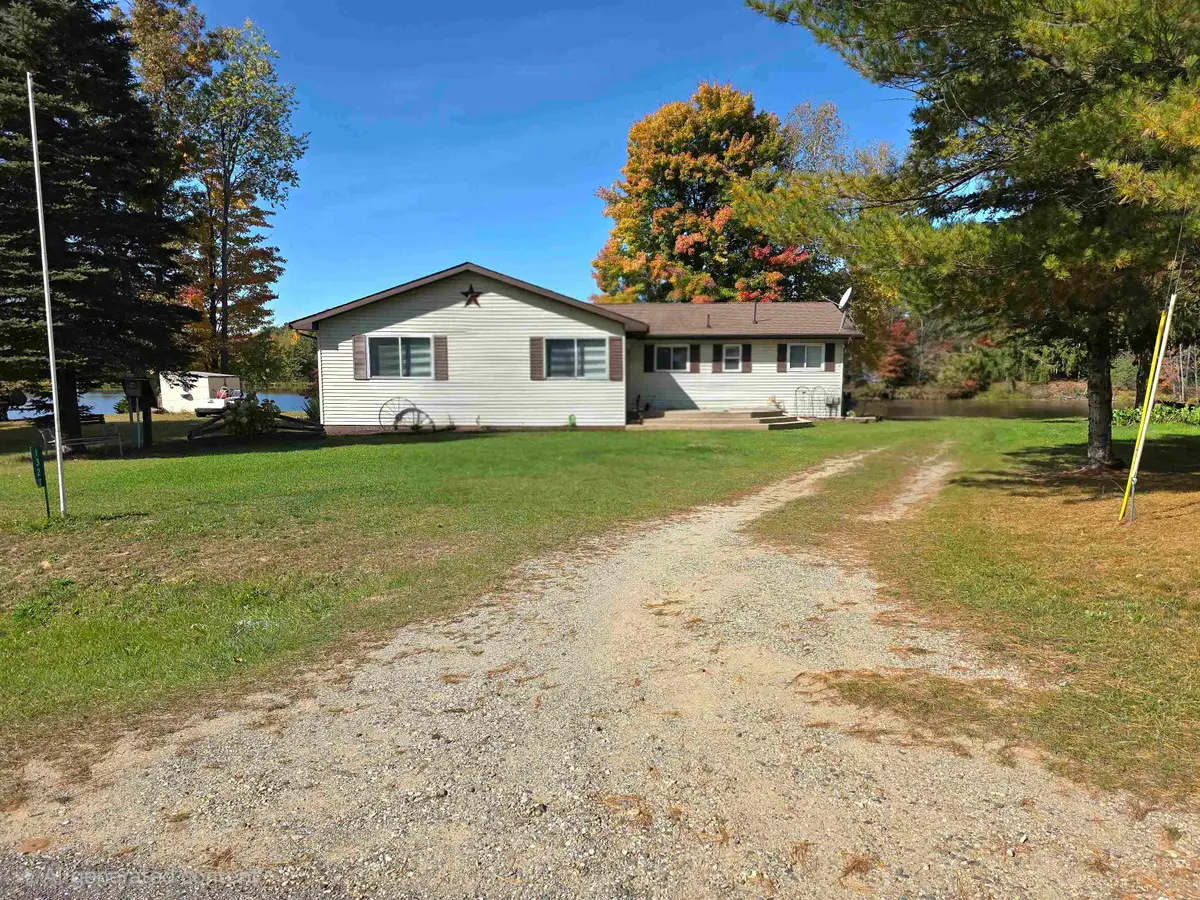 1327 Lakeview DR, Gladwin, MI 48624 - #1