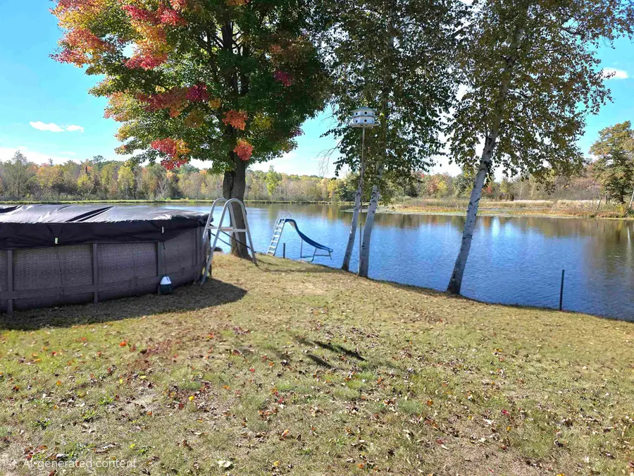 1327 Lakeview DR, Gladwin, MI 48624 - #2