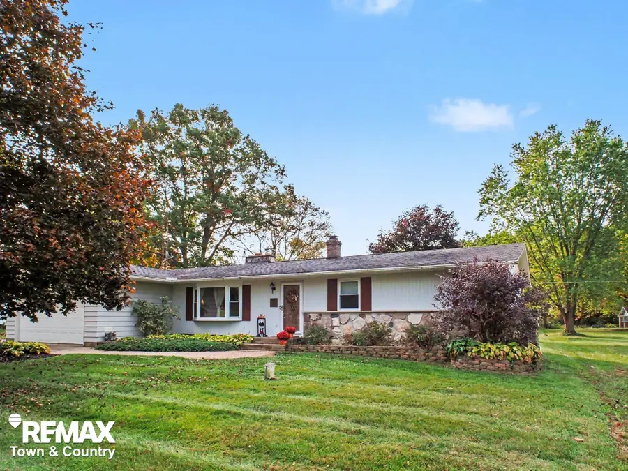 7117 Stanley RD, Flushing, MI 48433 - #3