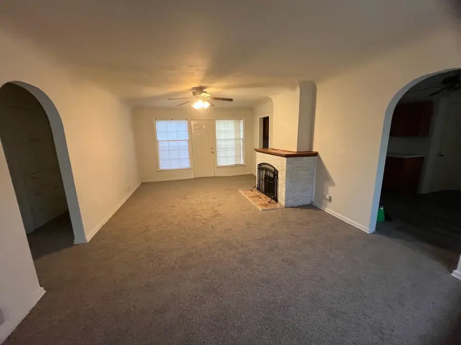465 E Atherton RD, Flint, MI 48507 - #2