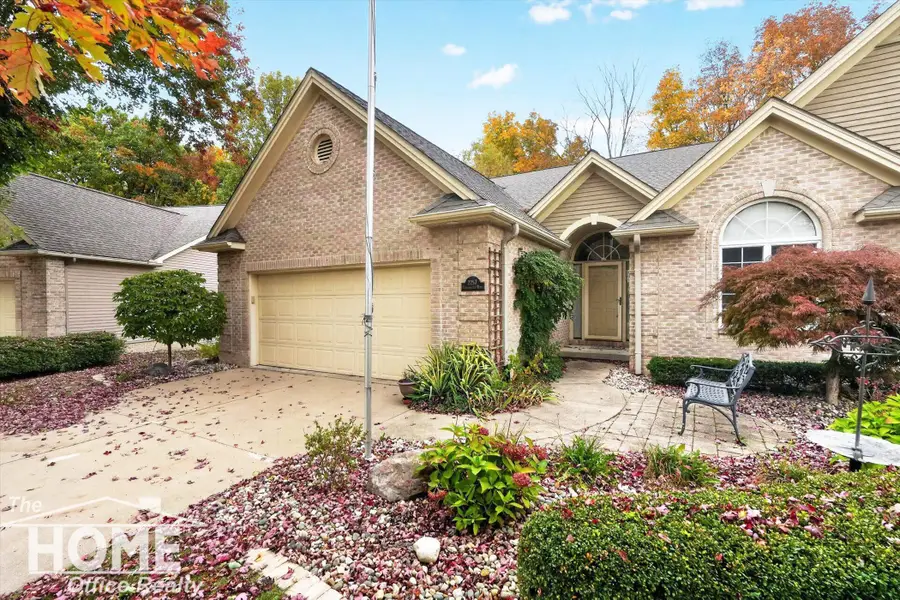 2257 Emeraldwood TRL, Flushing, MI 48433 - #2
