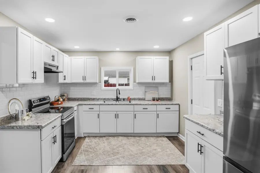 2163 Savoy AVE, Burton, MI 48529 - #2