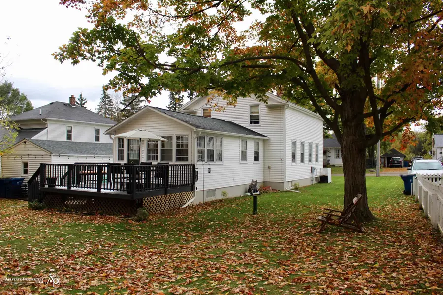 418 Hattie ST, Grand Blanc, MI 48439 - #2