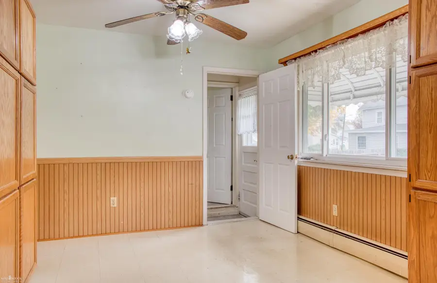 205 S Oak ST, Owosso, MI 48867 - #2