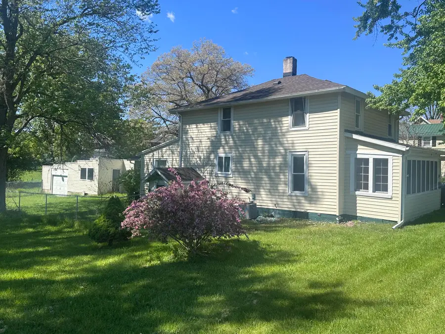 34 Oak Street, Hillsdale, MI 49242 - #2