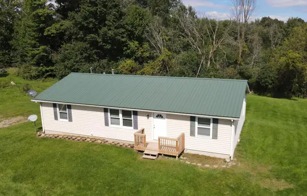 2340 E Mosherville Road, Jonesville, MI 49250