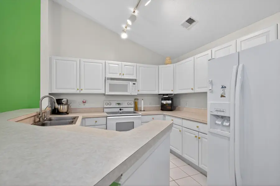 864 W Barrington Circle, Jackson, MI 49203 - #2