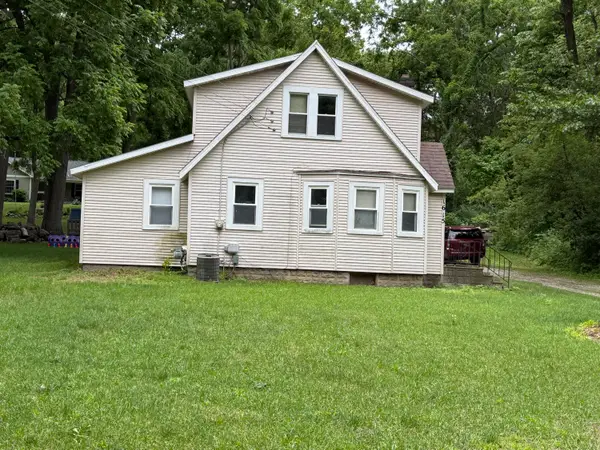 1615 Gilletts Lake Road, Jackson, MI 49201