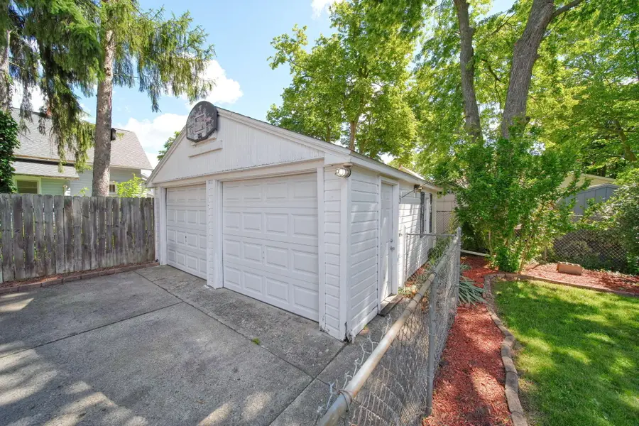 1005 S Grinnell Street, Jackson, MI 49203 - #2