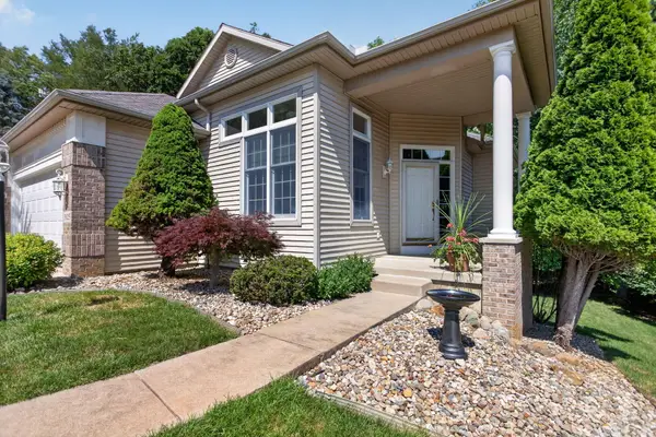 3025 S Wood Dale Drive, Jackson, MI 49203