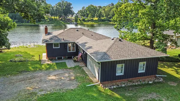 6380 Oak Ridge Drive, Jonesville, MI 49250