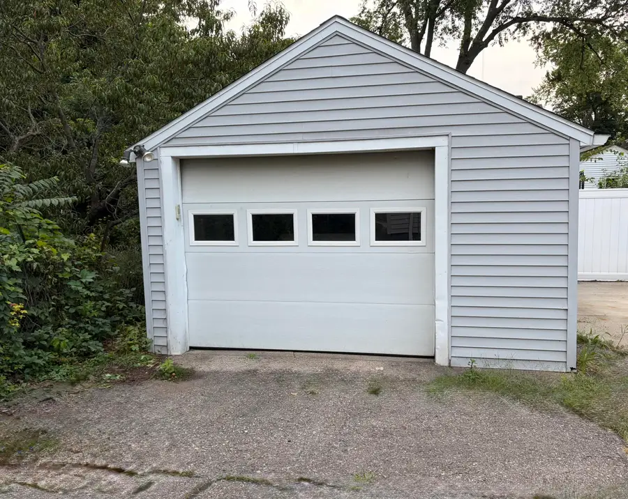 109 N Higby Street, Jackson, MI 49202 - #2