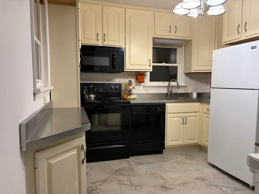 109 N Higby Street, Jackson, MI 49202 - #3