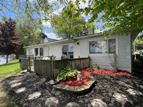11698 Elm Park DR, ManitouBeach, MI 49253
